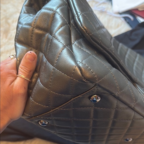 Chanel Silver Quilted Women's Bag - Picture 4 of 10